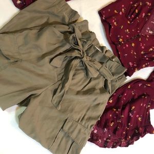H&M olive green belted pant